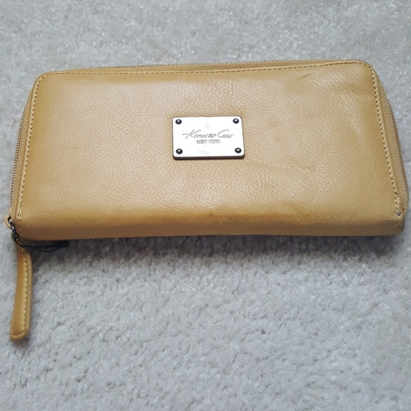 Kenneth Cole Handbags - Wallet Kenneth Cole Handbags - Wallet